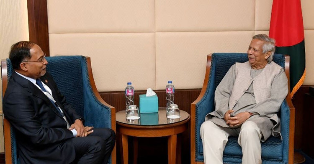 প্রধান উপদেষ্টার সঙ্গে কায়রোতে মালয়েশিয়ার মন্ত্রীর সাক্ষাৎ